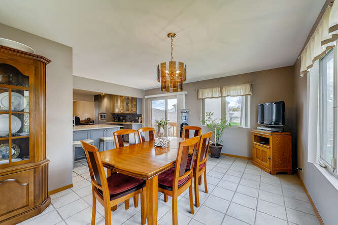 2210 Savannah Road Elgin, IL 60123 - Photo 7 of 27