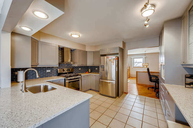 2210 Savannah Road Elgin, IL 60123 - Photo 8 of 27