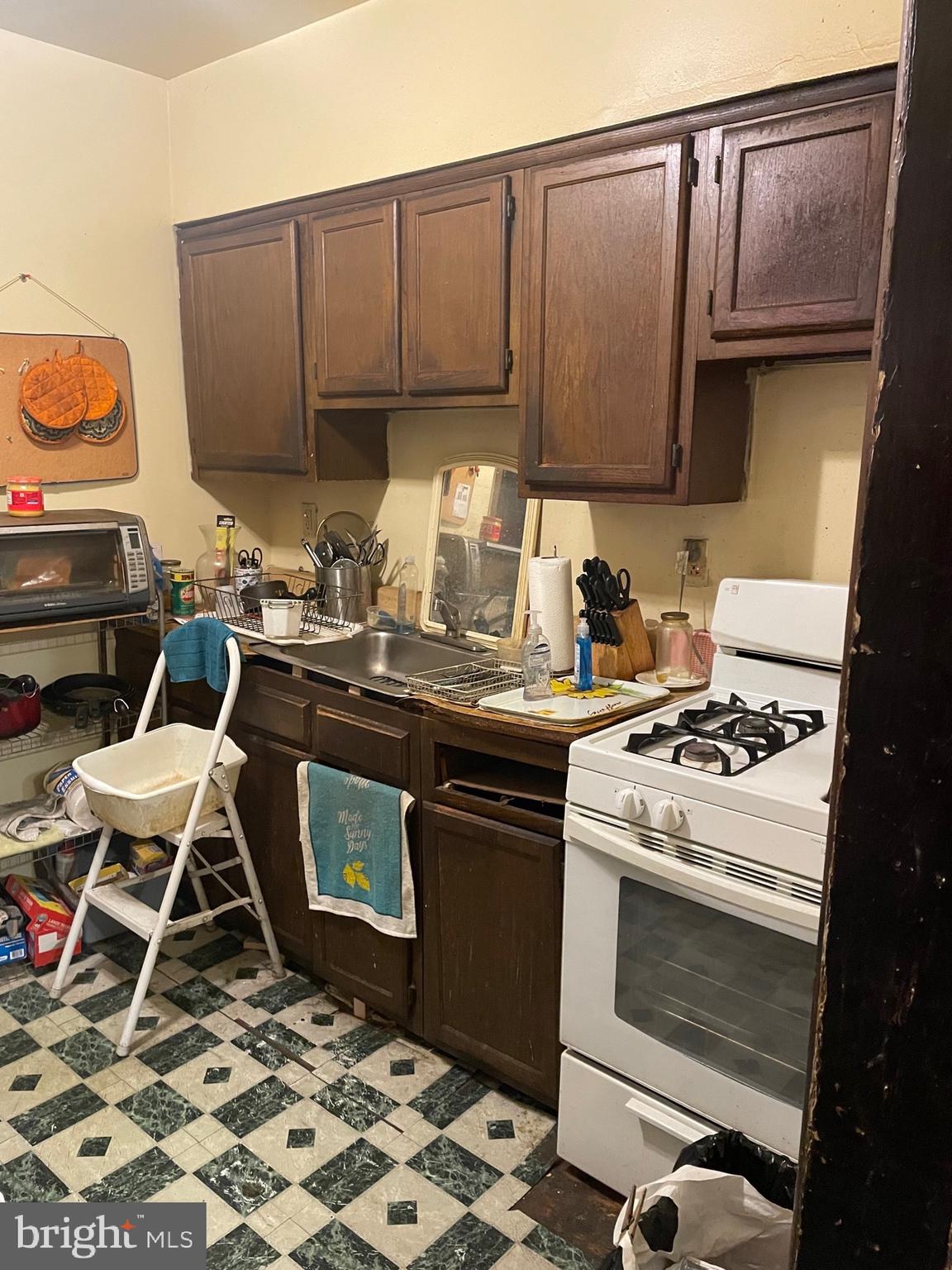 3125 Tasker Street Philadelphia, PA 19146 - Photo 3 of 6 Kitchen