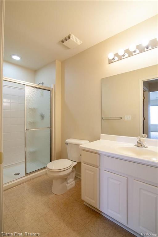 34122 Utica Road Fraser, MI 48026 - Photo 17 of 21