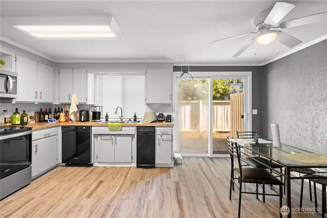 $320,000 | 2621 Mountain View Avenue West, Unit 9B, Tacoma, WA 98466