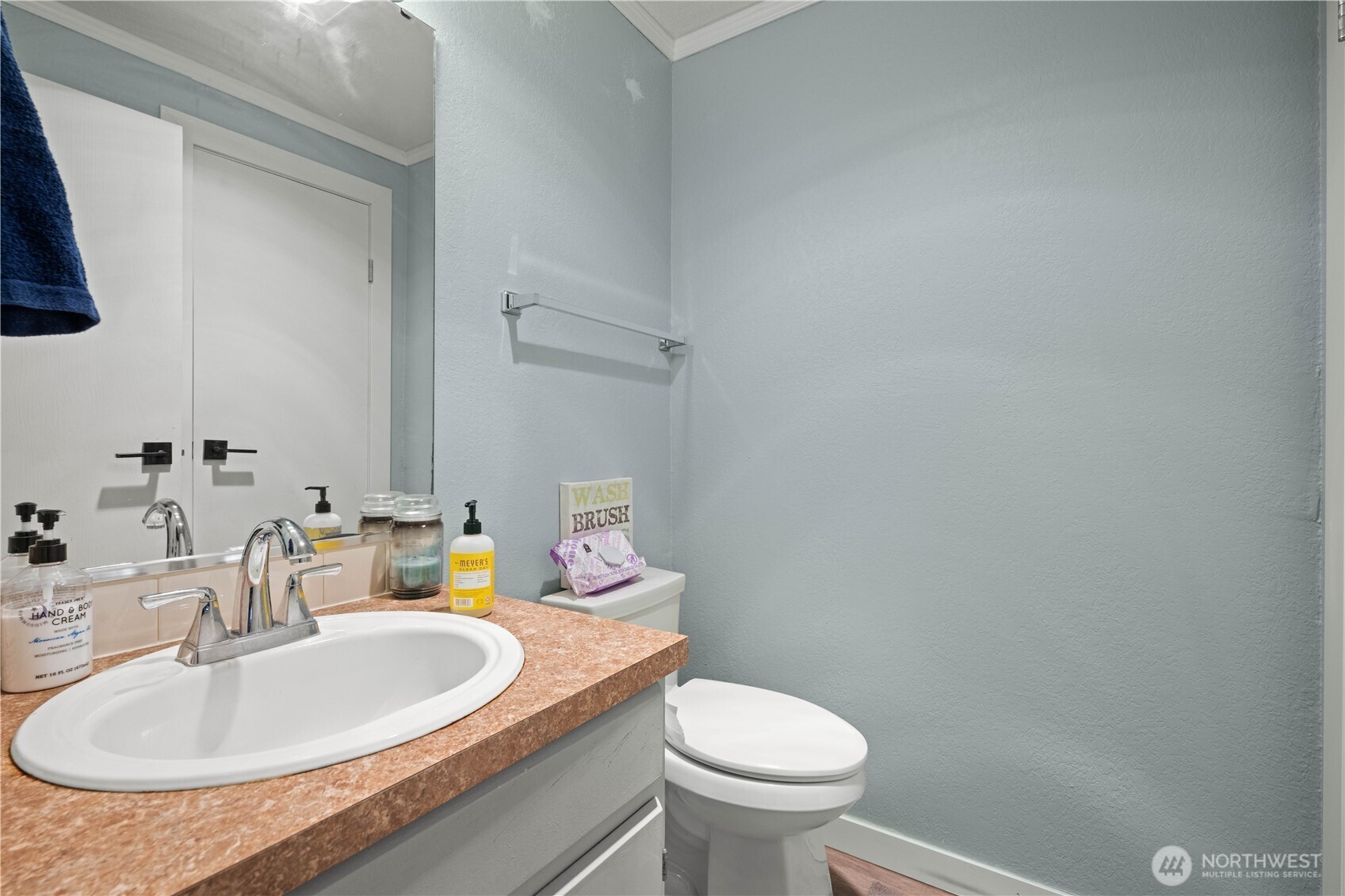 2621 Mountain View Avenue West, Unit 9B Tacoma, WA 98466 - Photo 14 of 30 a bathroom with a sink and a toilet