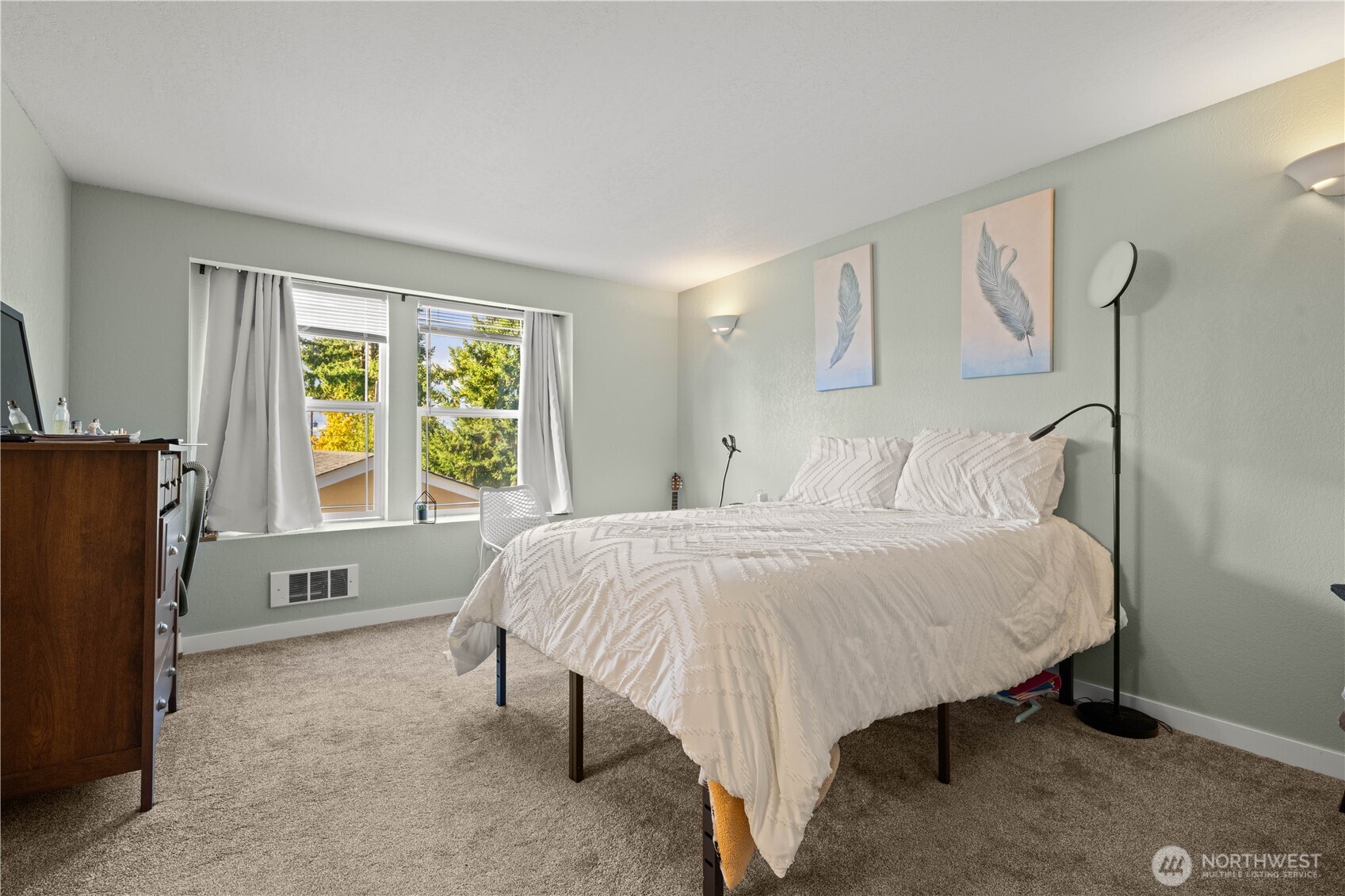 2621 Mountain View Avenue West, Unit 9B Tacoma, WA 98466 - Photo 15 of 30 a bedroom with a bed and a window