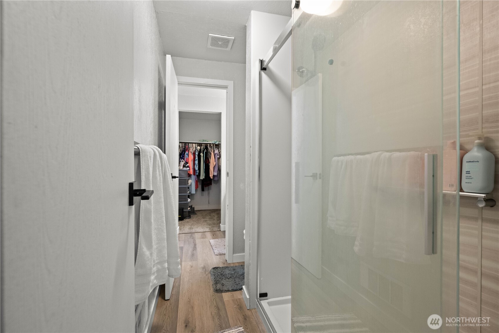 2621 Mountain View Avenue West, Unit 9B Tacoma, WA 98466 - Photo 20 of 30 a view of a bathroom