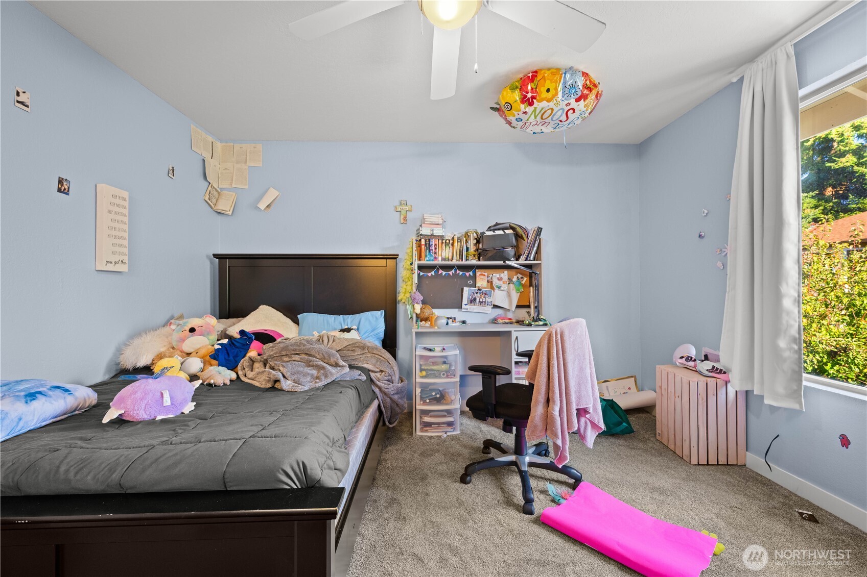 2621 Mountain View Avenue West, Unit 9B Tacoma, WA 98466 - Photo 23 of 30 a bedroom with a bed and a chandelier