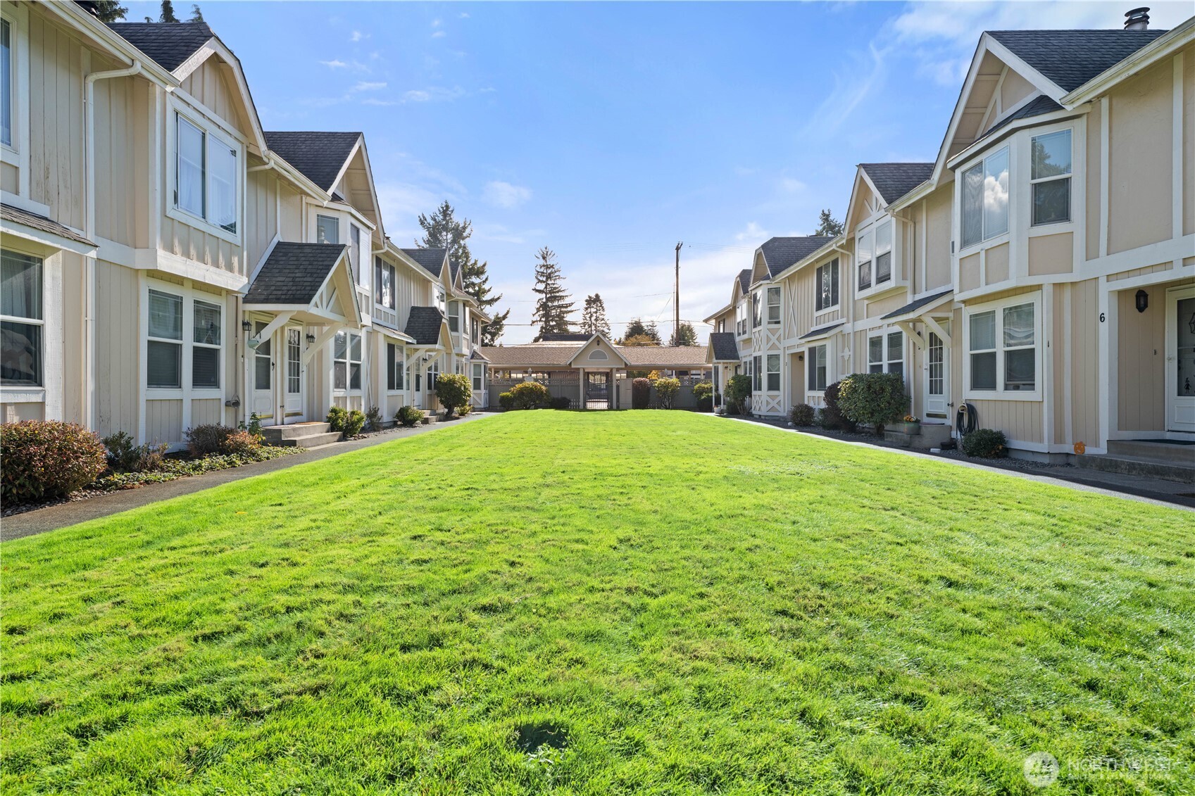 2621 Mountain View Avenue West, Unit 9B Tacoma, WA 98466 - Photo 3 of 30 a view of a yard in front of a building