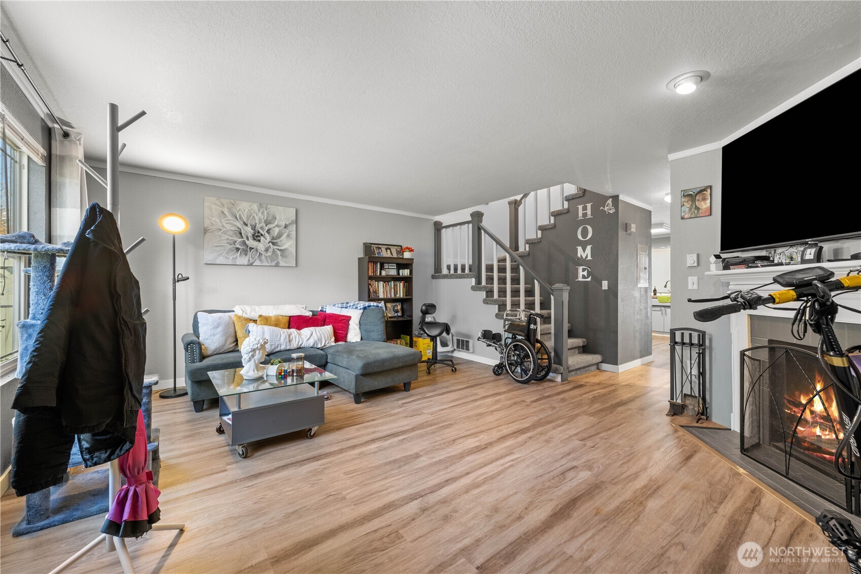 2621 Mountain View Avenue West, Unit 9B Tacoma, WA 98466 - Photo 8 of 30 a living room with furniture and a flat screen tv