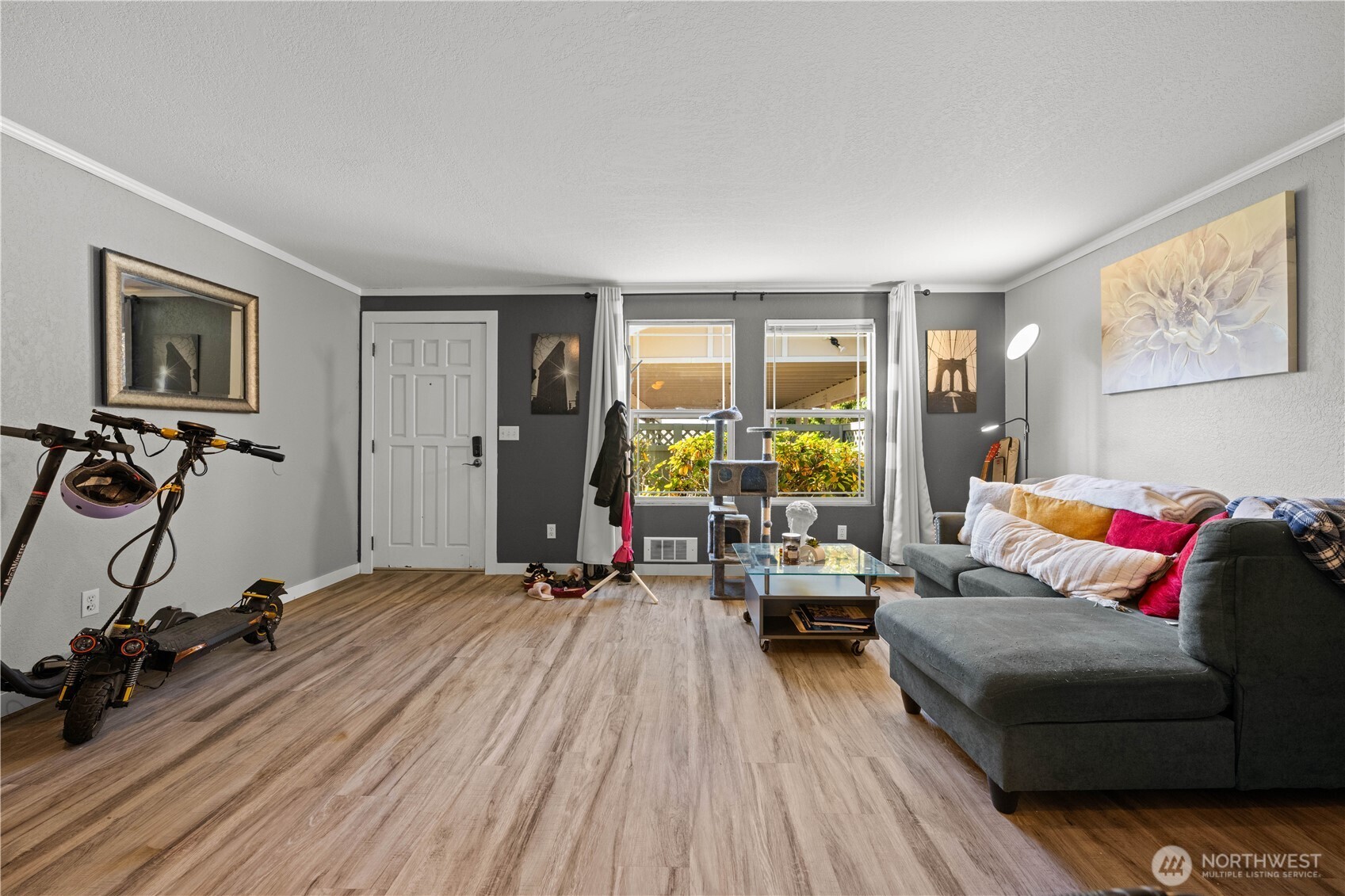 2621 Mountain View Avenue West, Unit 9B Tacoma, WA 98466 - Photo 9 of 30 a living room with furniture and a wooden floor