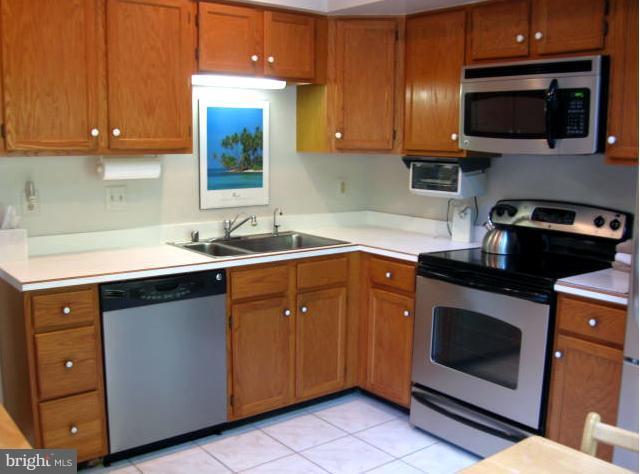 107 Spring Pl Way Annapolis, MD 21401 - Photo 3 of 29 Kitchen