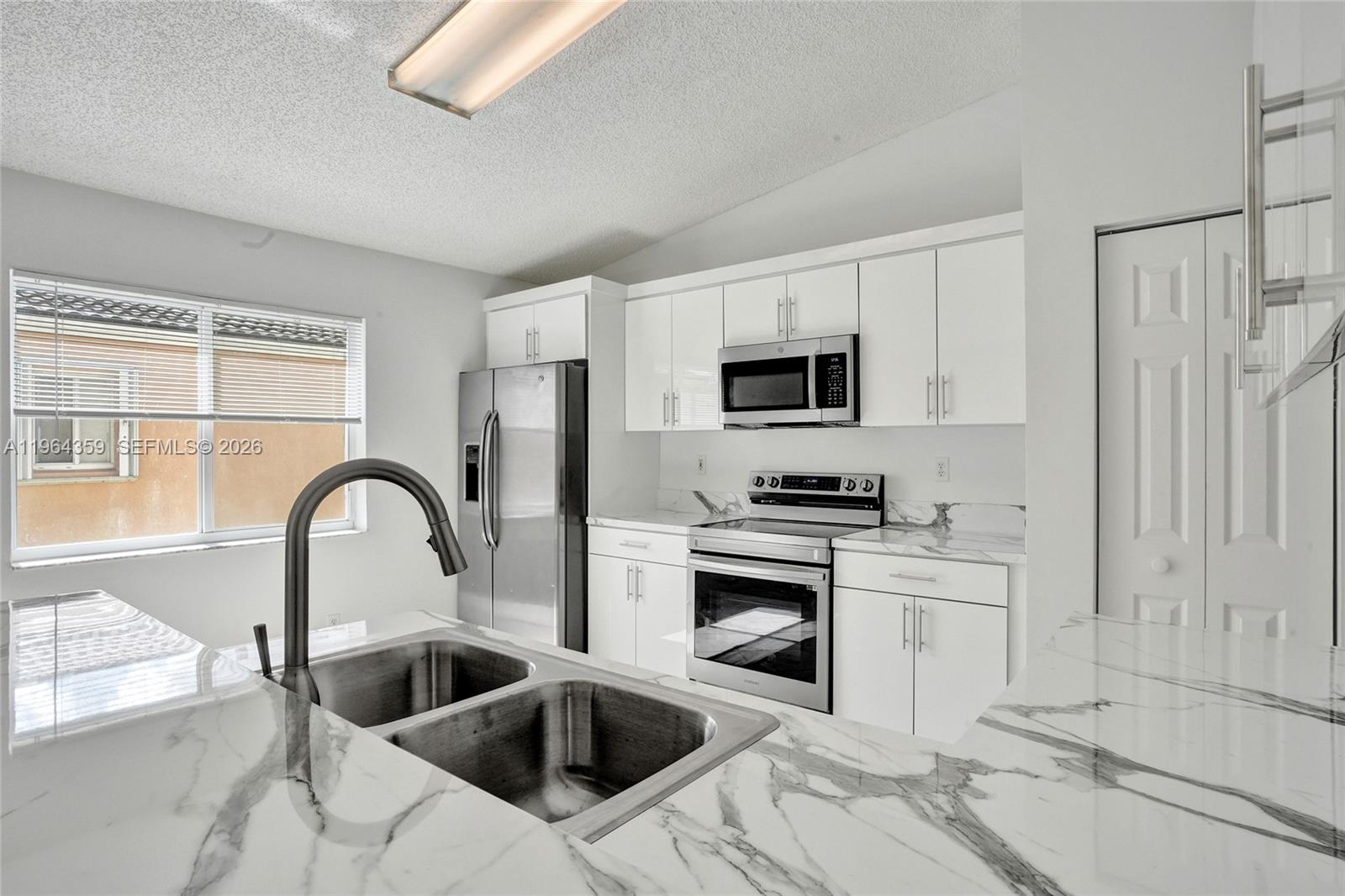 2421 Southwest 103rd Way Miramar, FL 33025 - Photo 4 of 28