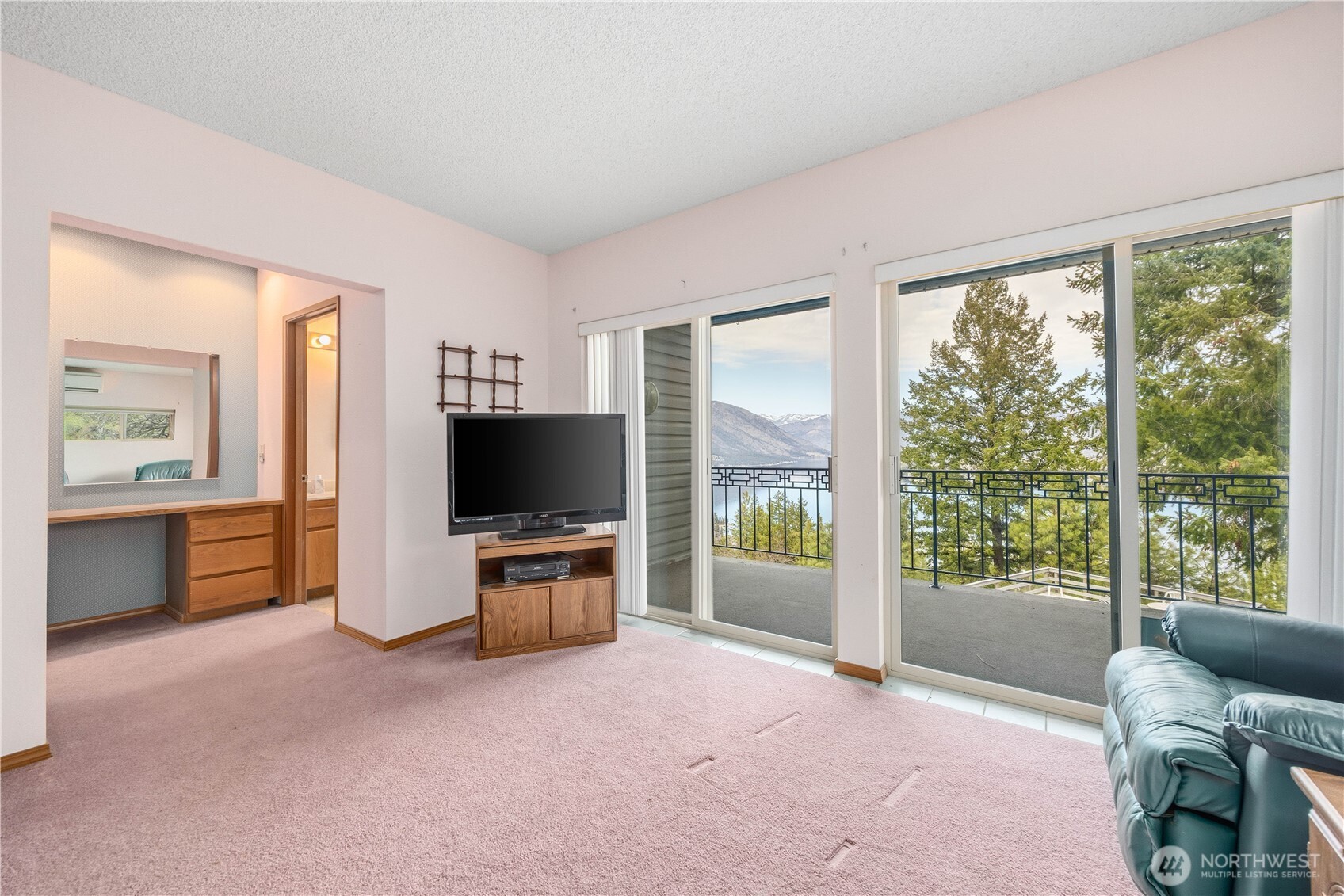 985 Guffy Road Chelan, WA 98816 - Photo 13 of 39