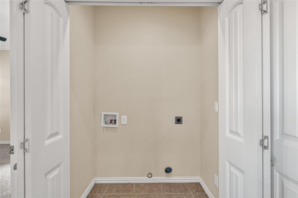 10264 Farmington Road Van Alstyne, TX 75495 - Photo 20 of 39 a view of a bathroom with sink