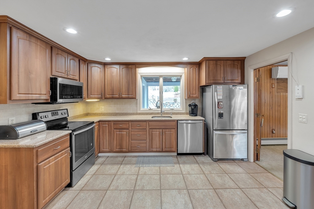 12 Penn Road Peabody, MA 01960 - Photo 11 of 37 Gallery Image 11