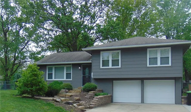 $320,000 | 1803 Bird Terrace, Harrisonville, MO 64701