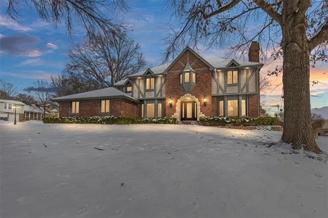 $575,000 | 1308 Northeast Sunny Creek Lane, Blue Springs, MO 64014