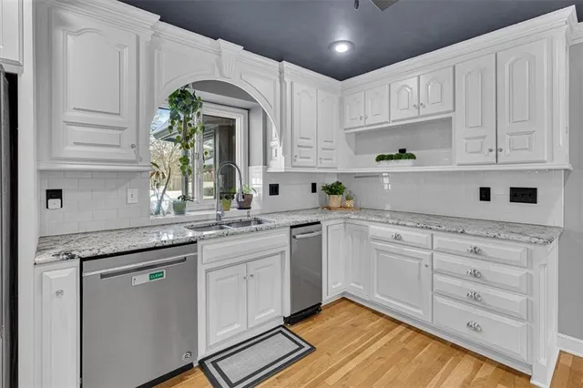 $575,000 | 1308 Northeast Sunny Creek Lane, Blue Springs, MO 64014