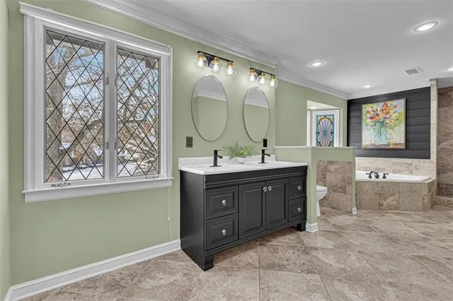 $575,000 | 1308 Northeast Sunny Creek Lane, Blue Springs, MO 64014