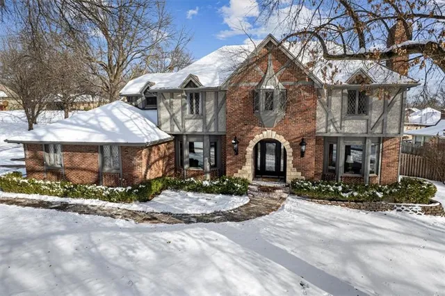 $575,000 | 1308 Northeast Sunny Creek Lane, Blue Springs, MO 64014