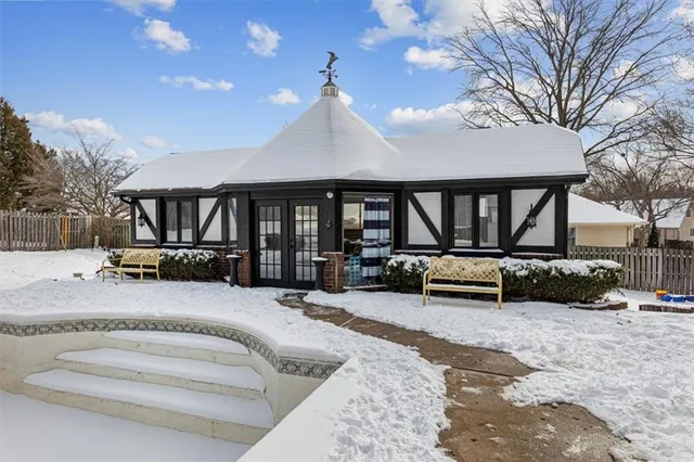 $575,000 | 1308 Northeast Sunny Creek Lane, Blue Springs, MO 64014