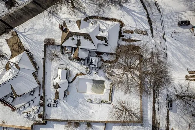 $575,000 | 1308 Northeast Sunny Creek Lane, Blue Springs, MO 64014