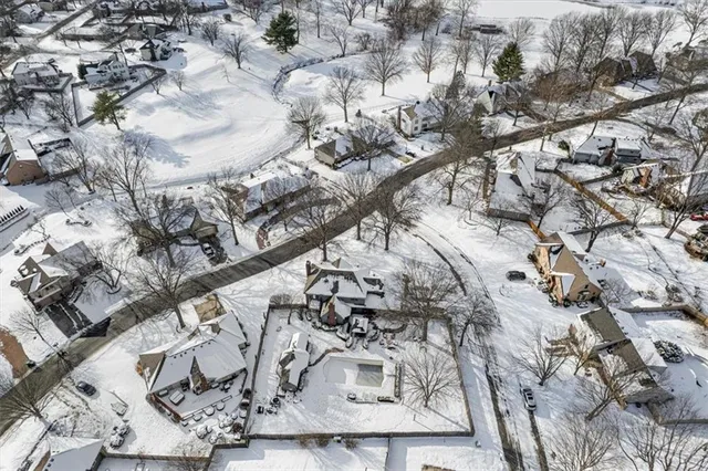 $575,000 | 1308 Northeast Sunny Creek Lane, Blue Springs, MO 64014