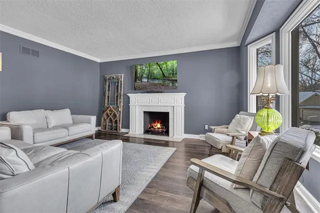 $575,000 | 1308 Northeast Sunny Creek Lane, Blue Springs, MO 64014