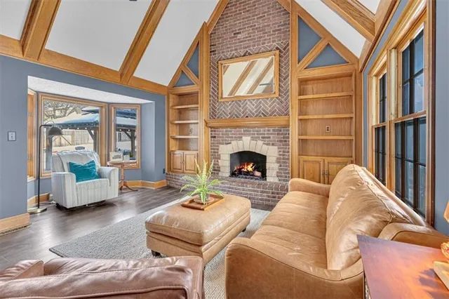 $575,000 | 1308 Northeast Sunny Creek Lane, Blue Springs, MO 64014