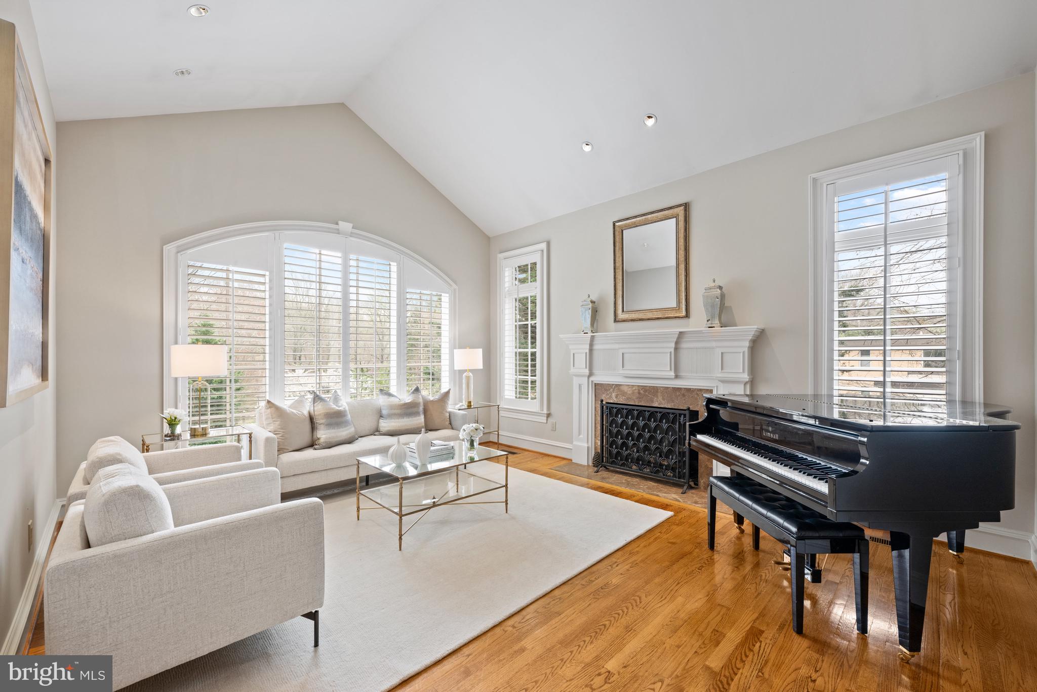 940 Swinks Mill Road McLean, VA 22102 - Photo 5 of 20 Living Room