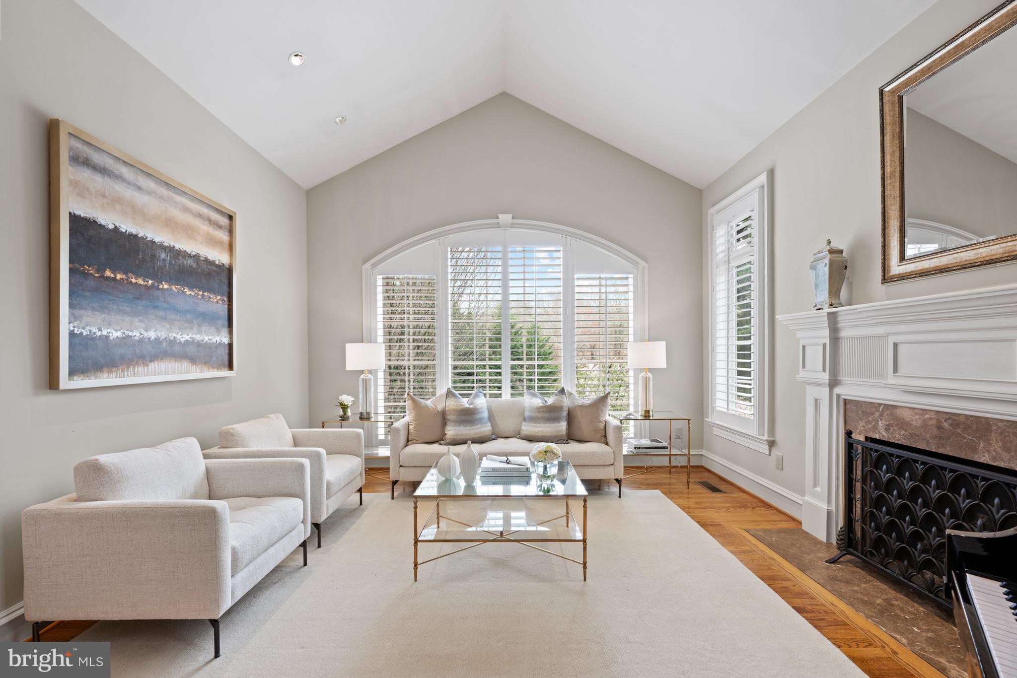 940 Swinks Mill Road McLean, VA 22102 - Photo 6 of 20 Living Room