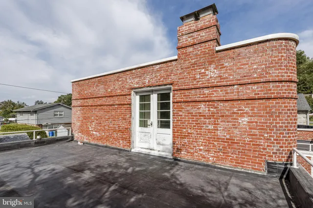 a picture of a wall with white walls