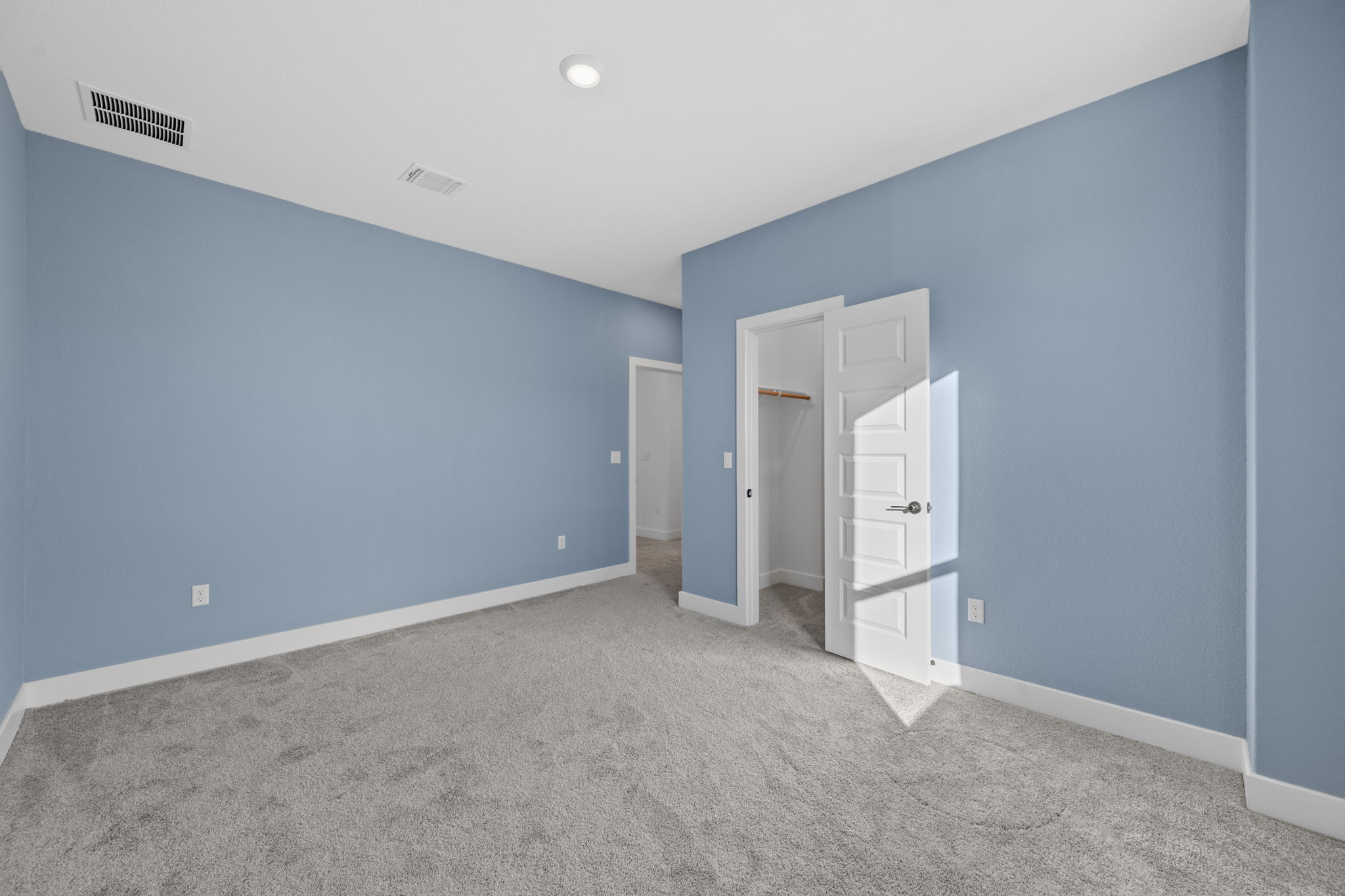 5902 Rangeland Road Austin, TX 78747 - Photo 29 of 35 Unfurnished bedroom featuring a spacious closet and carpet flooring