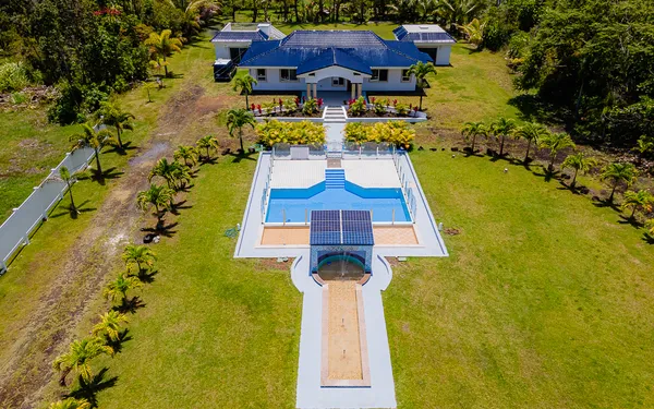 a front view of house with yard