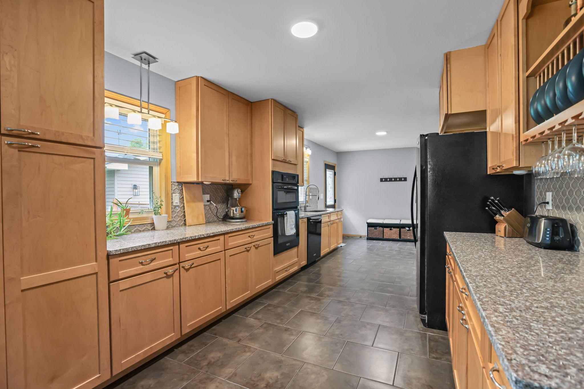 10101 Harrison Road Bloomington, MN 55437 - Photo 10 of 36 Gallery Image 10
