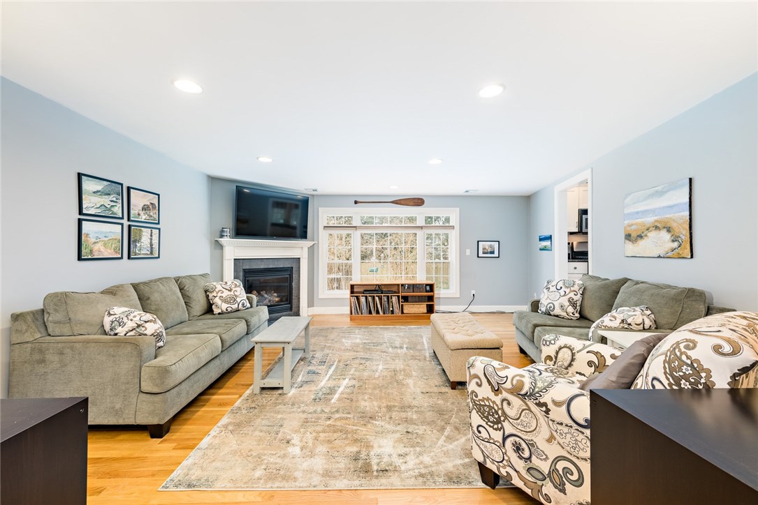 14 Harbour Road Barrington, RI 02806 - Photo 6 of 35 Family room
