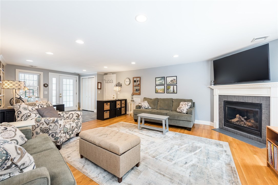 14 Harbour Road Barrington, RI 02806 - Photo 8 of 35 Family Room from back right corner