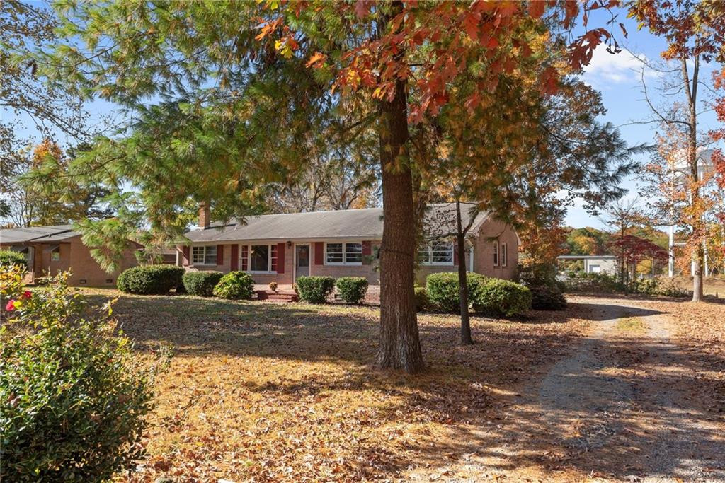 1326 Swann Road Burlington, NC 27217 - Photo 3 of 36 Gallery Image 3