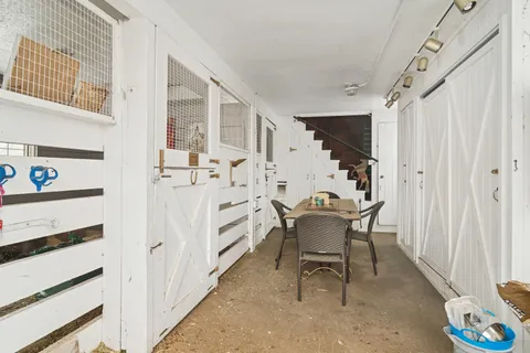 a view of a large white house