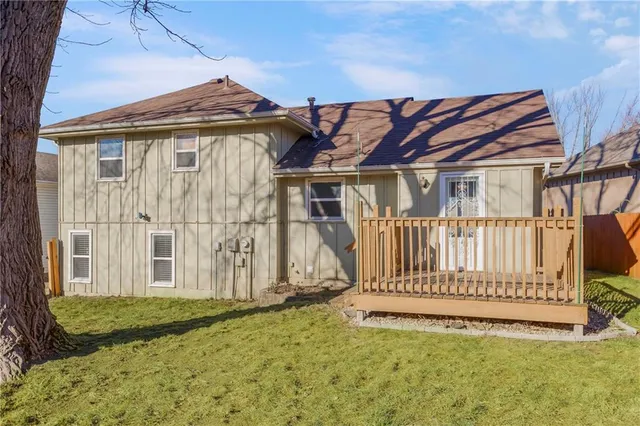 $270,000 | 321 Southeast Greystone Drive, Lee's Summit, MO 64063