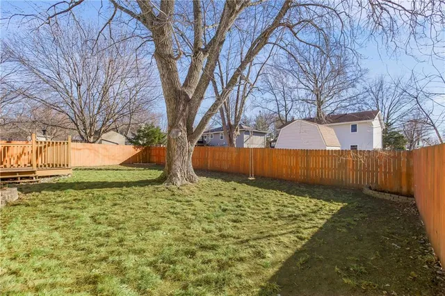 $270,000 | 321 Southeast Greystone Drive, Lee's Summit, MO 64063