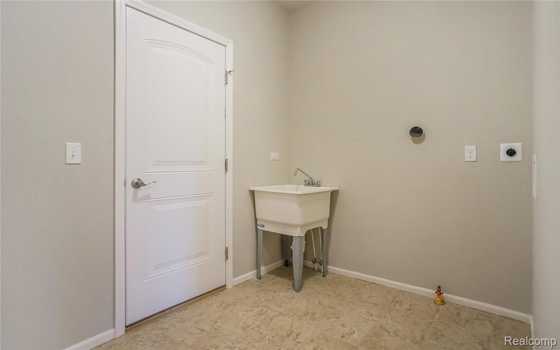 5508 Woodfall Road Clarkston, MI 48348 - Photo 19 of 23 20.jpg