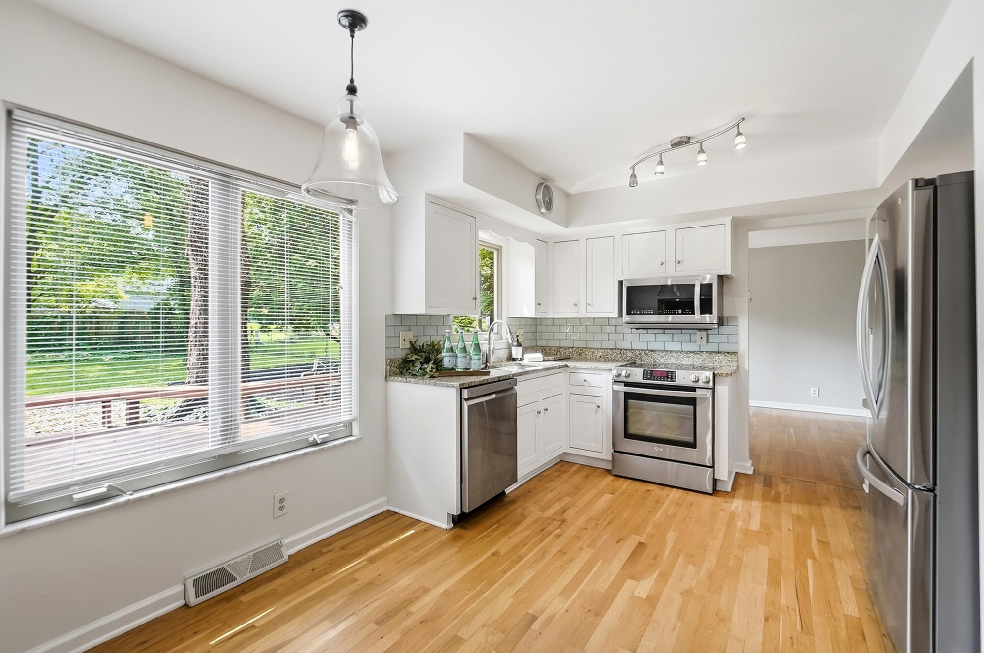 5999 Rocky Rill Road Columbus, OH 43235 - Photo 12 of 73 Dinette & Kitchen