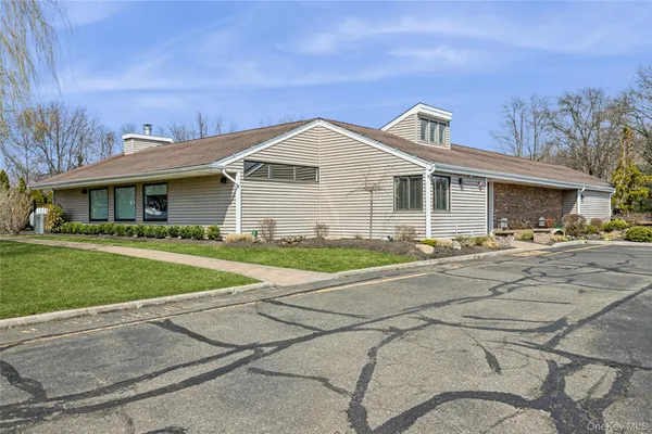 $699,999 | 157 Hidden Ponds Circle, Smithtown, NY 11787