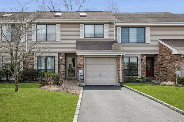 $699,999 | 157 Hidden Ponds Circle, Smithtown, NY 11787