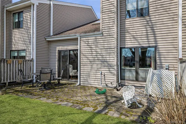 $699,999 | 157 Hidden Ponds Circle, Smithtown, NY 11787