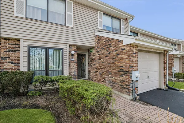 $699,999 | 157 Hidden Ponds Circle, Smithtown, NY 11787