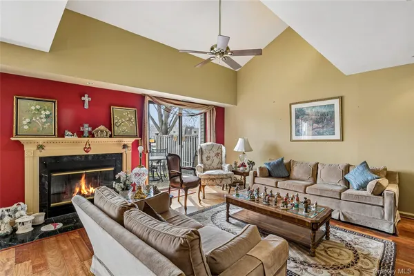 $699,999 | 157 Hidden Ponds Circle, Smithtown, NY 11787