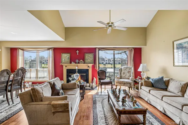 $699,999 | 157 Hidden Ponds Circle, Smithtown, NY 11787