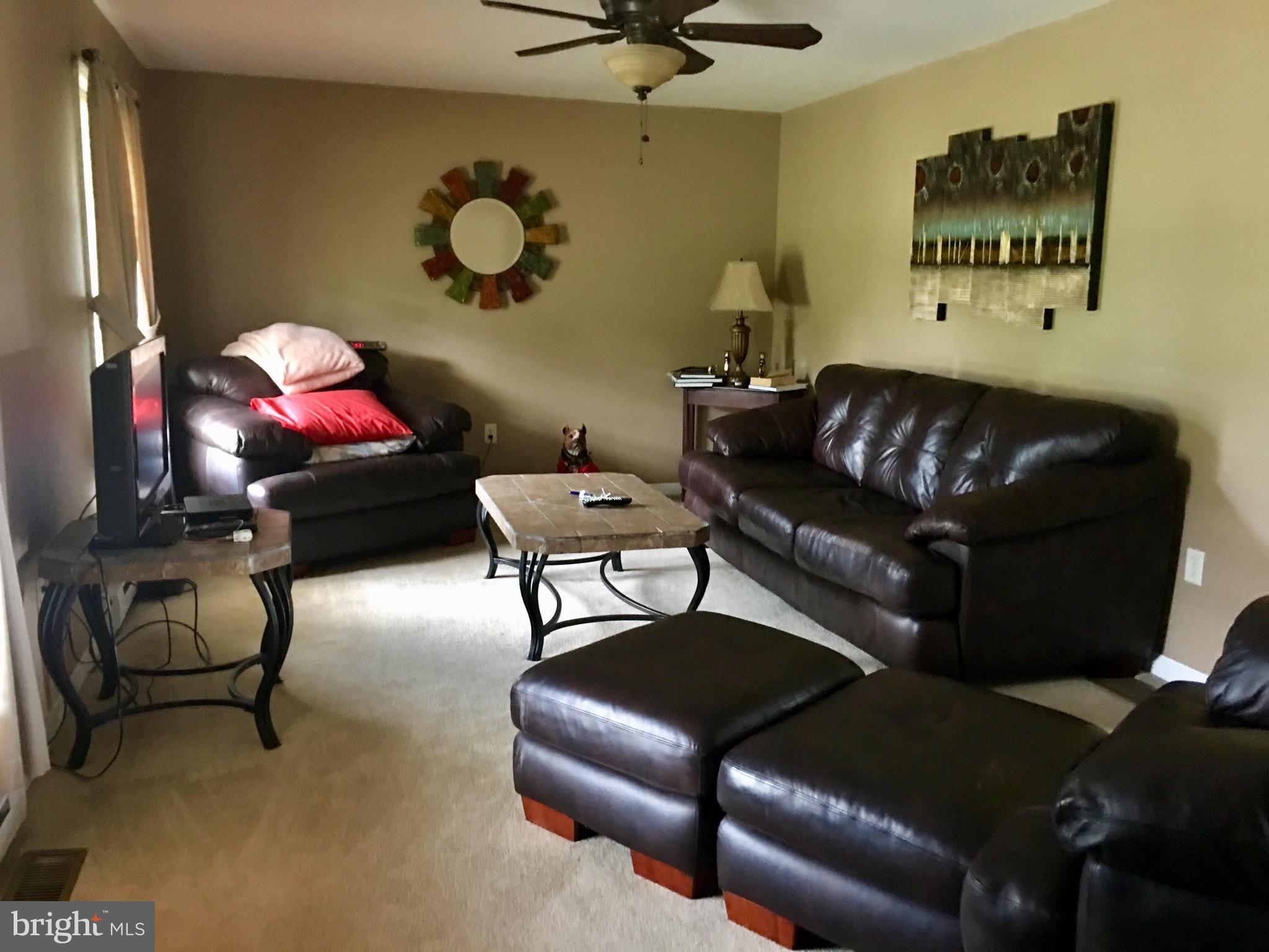 12408 Green Ridge Road Northeast Flintstone, MD 21530 - Photo 5 of 27 Living Room