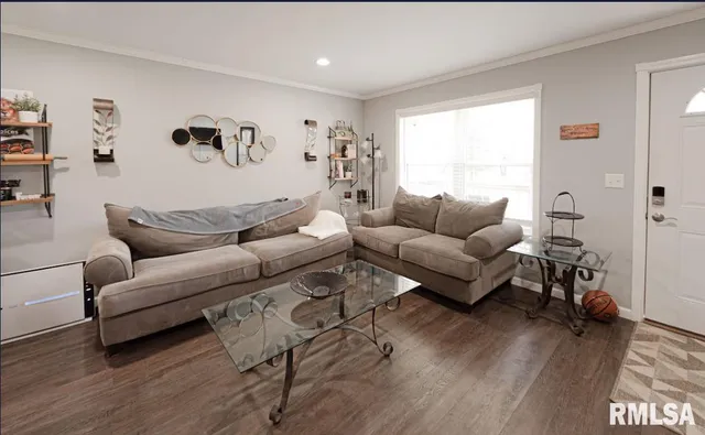 $225,000 | 490 Beech Hollow Road, Harrisburg, IL 62946