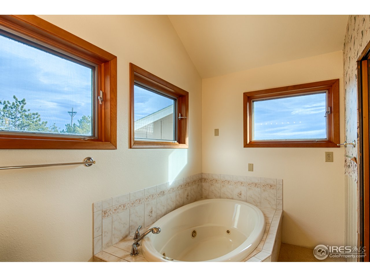 601 Eagle Ridge Road Longmont, CO 80503 - Photo 37 of 40 a bathroom with a bathtub and a shower
